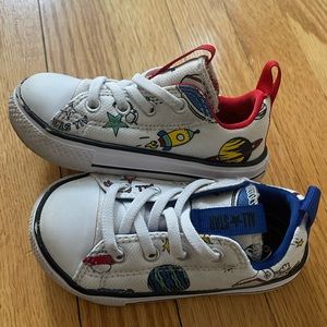 Toddler size 8 converse